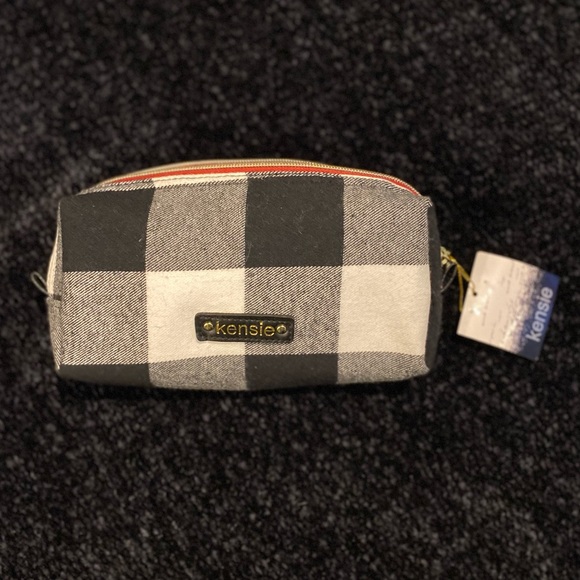 Kensie Handbags - NWT Kensie Cosmetic Case